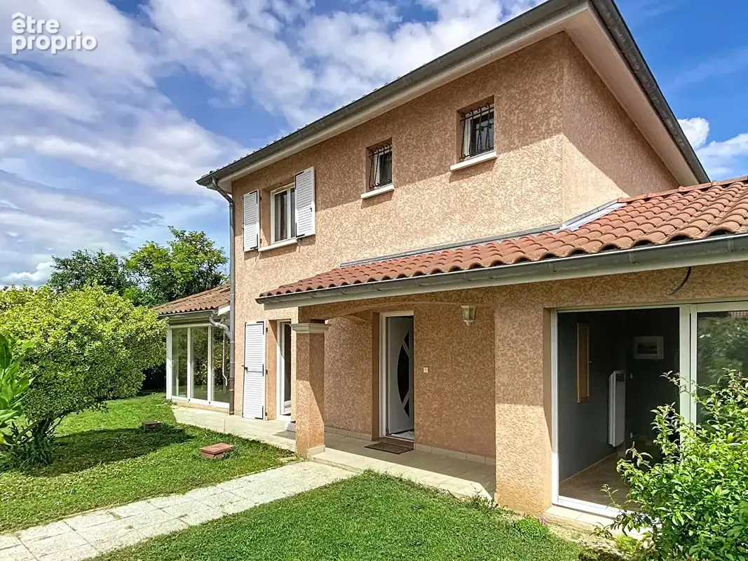 Genas Maison 140m² habitables sur terrain 755m² - photo 2