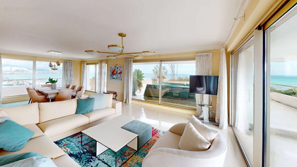 Appartement à VILLENEUVE-LOUBET