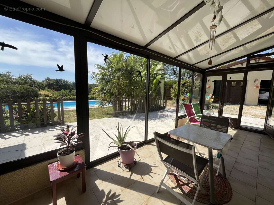 Maison familiale impeccable avec piscine et grand jardin - photo 15