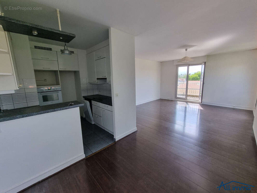 Appartement à SAINT-MAUR-DES-FOSSES