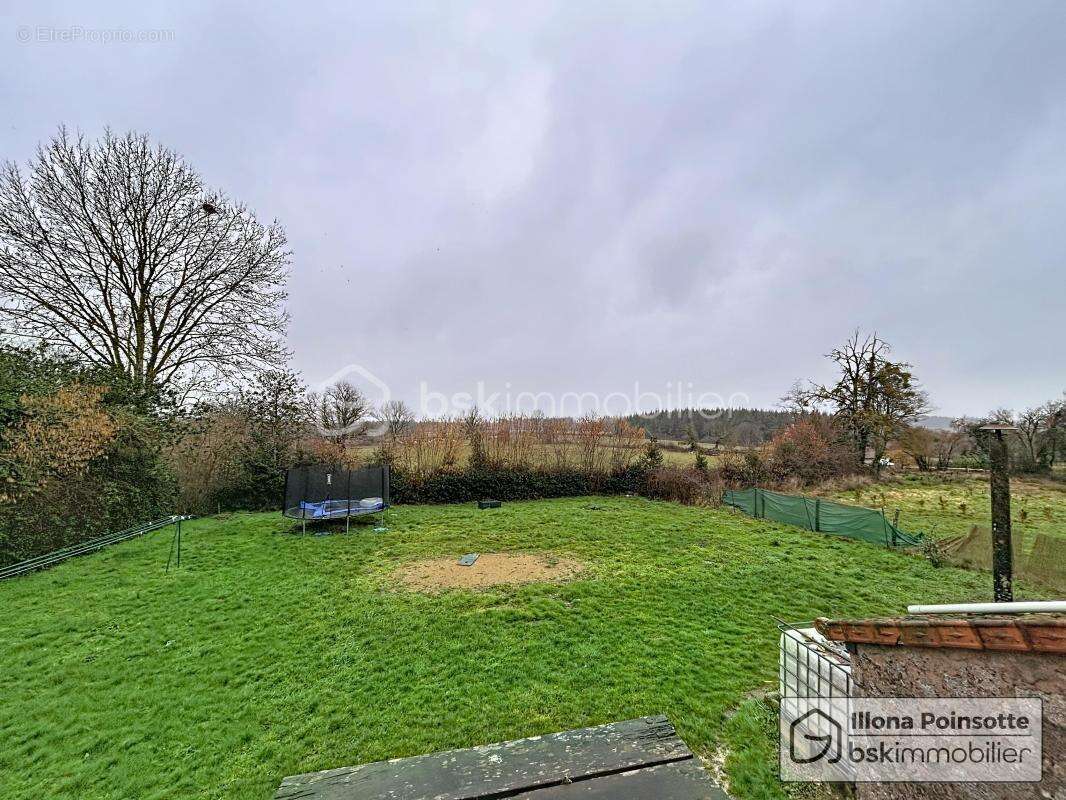 Maison à LA ROCHE-EN-BRENIL