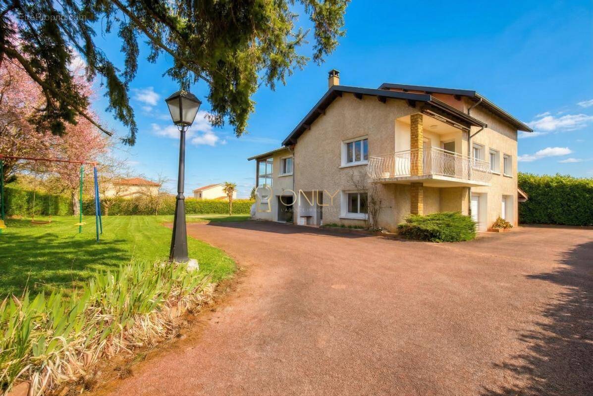 Maison à LUCENAY