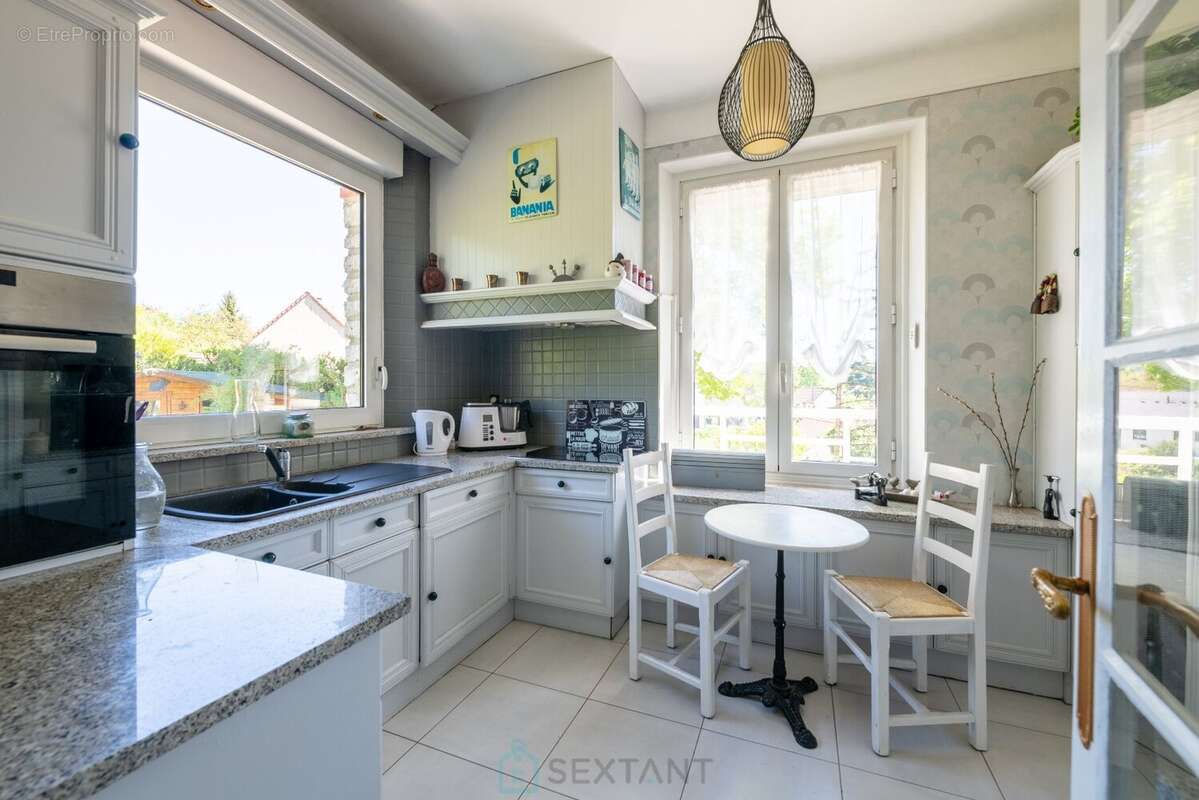 Voici une propriété au calme et à proximité de tout ! - photo 12