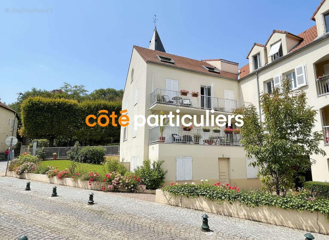F4 de 81,25 m² avec balcon, box et cave . Quartier familial recherché - photo 2