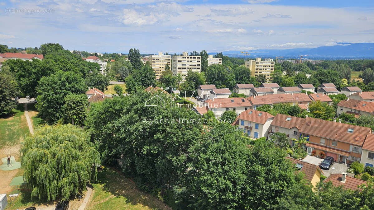 Ferney, T3 en attique 65,5 m2 avec parking et cave - photo 2