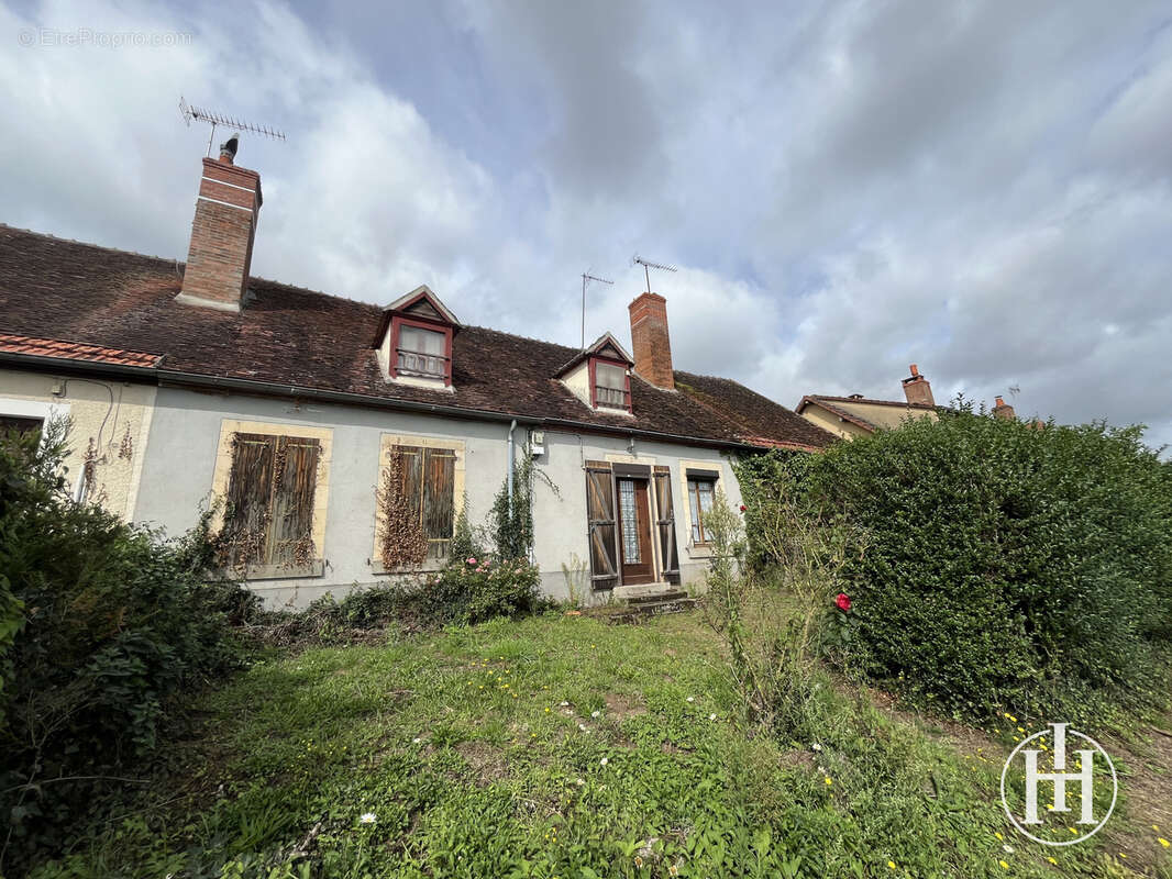 Maison à SAINT-BONNET-TRONCAIS