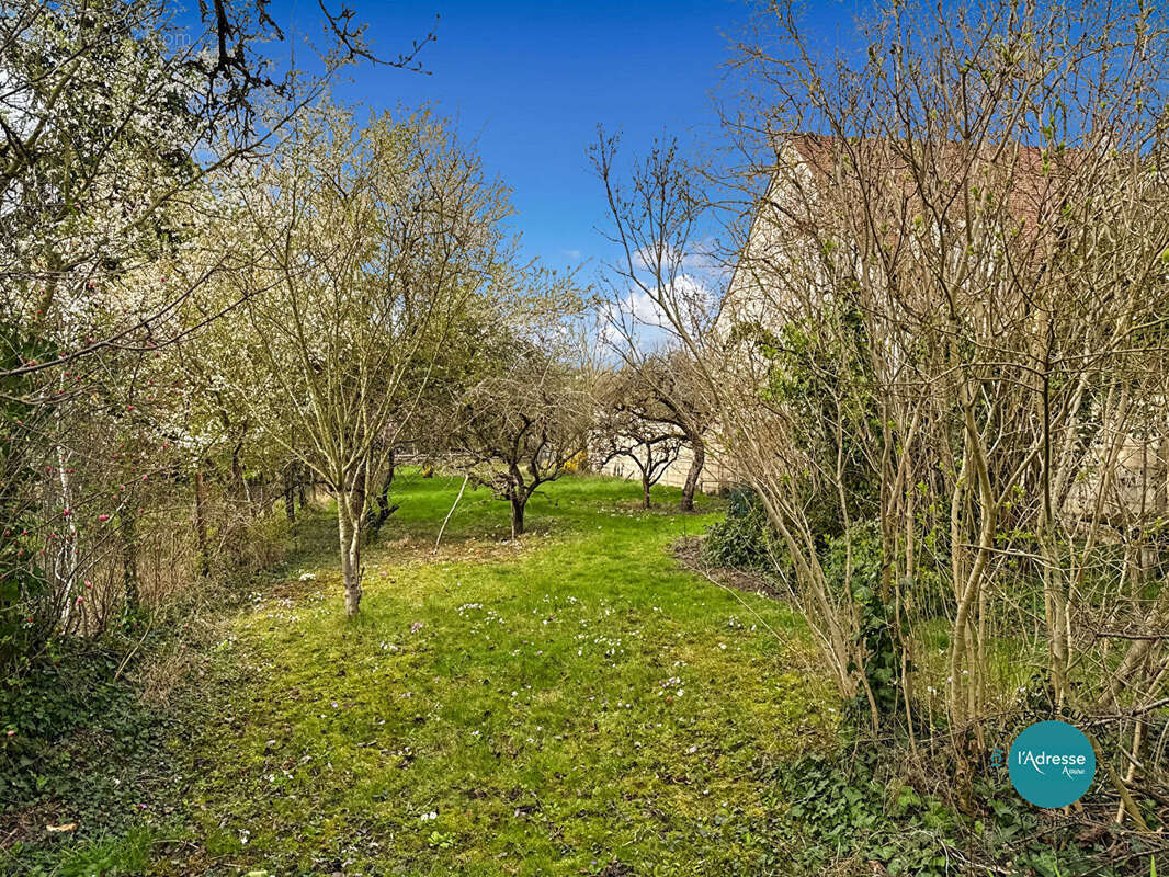 Terrain à MENNECY