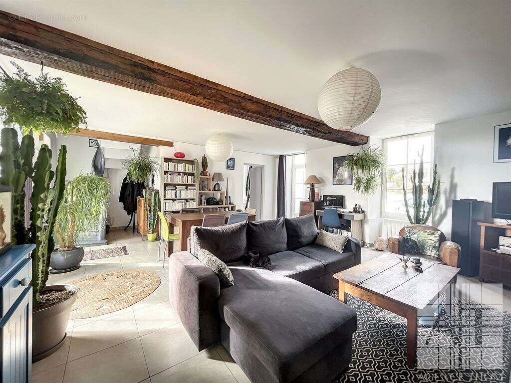 Maison à MONTREUIL-POULAY