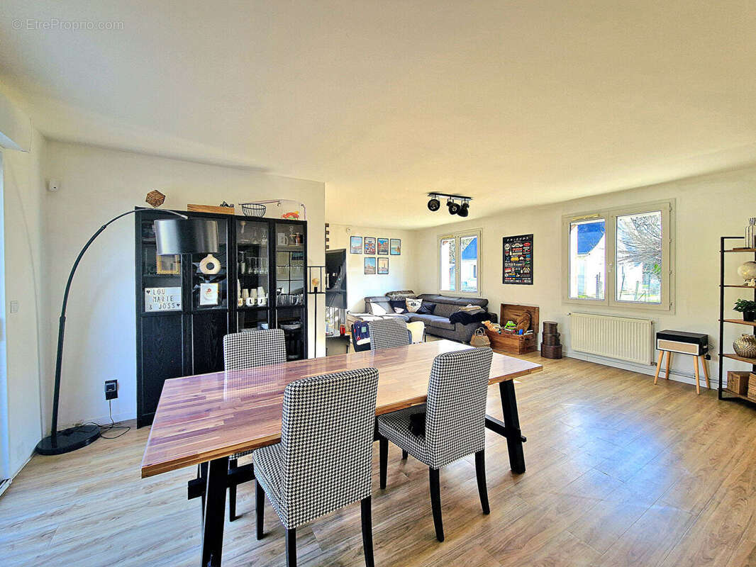 Maison à CHATEAUNEUF-SUR-SARTHE