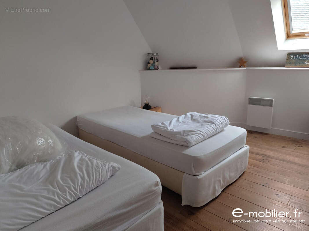 CHAMBRE 01 - Maison à GROIX