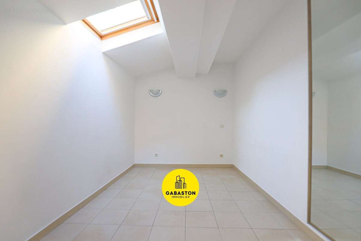 Appartement à MARSEILLE-1E