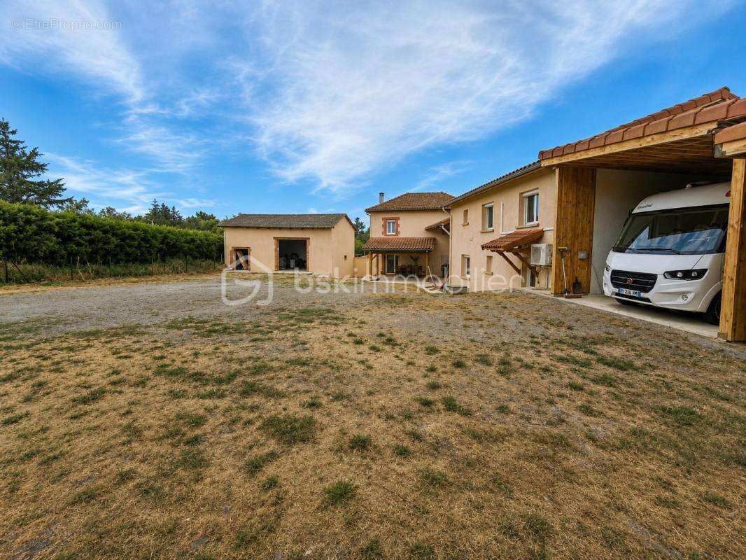 Propriété familiale où espace, confort et sérénité se rencontrent - photo 23