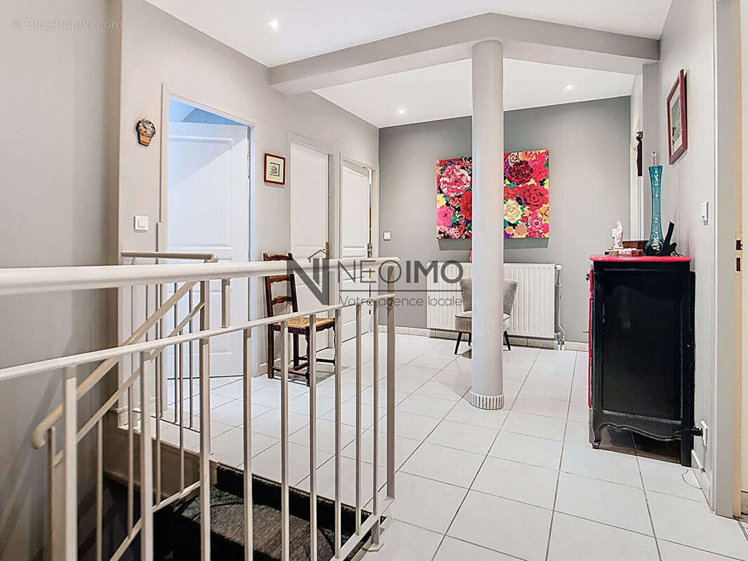 Maison à NEUFCHATEAU