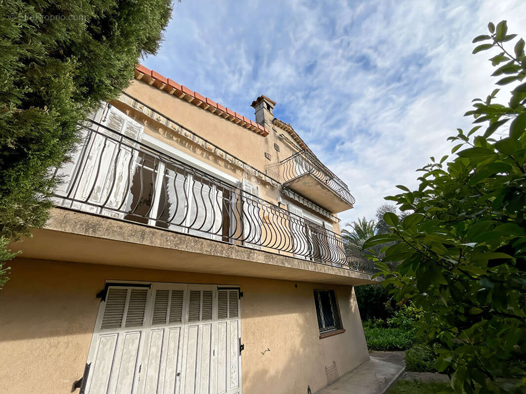 Appartement à MOUGINS