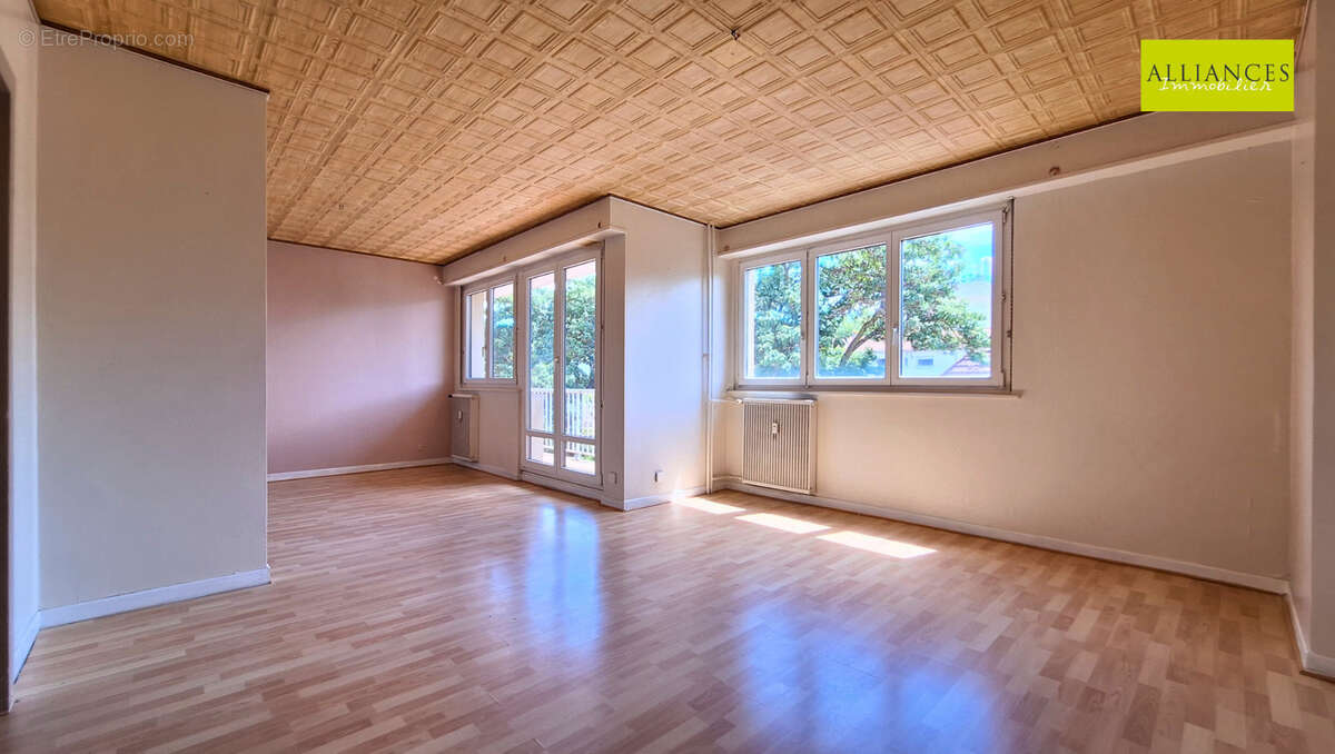 En vente à Mulhouse rue Spoerlin  : grand appartement de 88.22m2 avec 4 pièces et balcon - photo 6