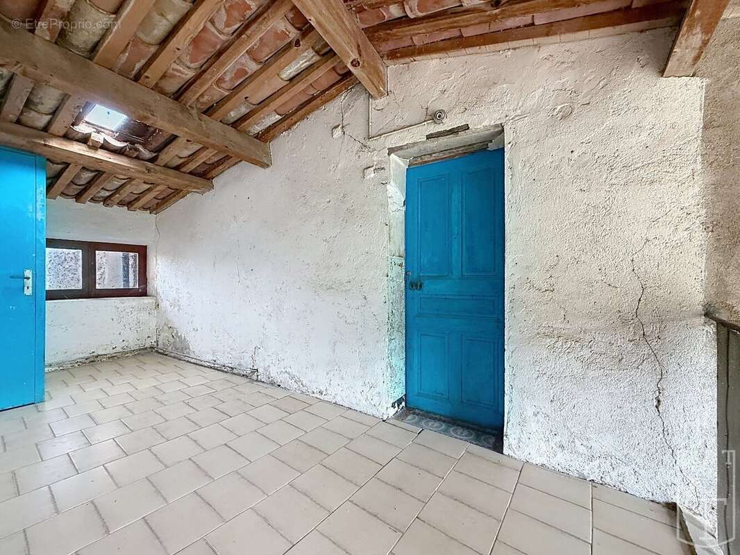 Maison en pierre A RENOVER avec possibilité de créer plusieurs logements. - photo 22