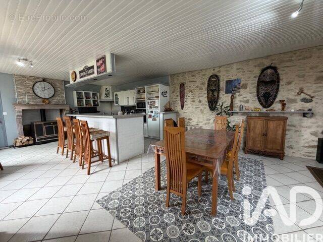 Photo 1 - Maison à LA CHAPELLE-SAINT-LAURENT