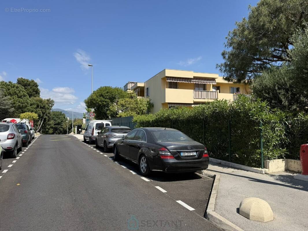 Appartement à SAINT-LAURENT-DU-VAR