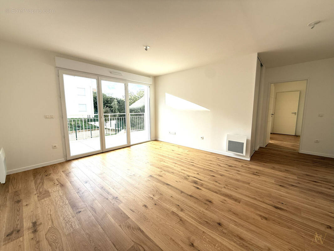 OFFRES EXCLUSIVES pour ce Joli T3 - lumineux et vue Grimaud à Cogolin 1 - Appartement à COGOLIN