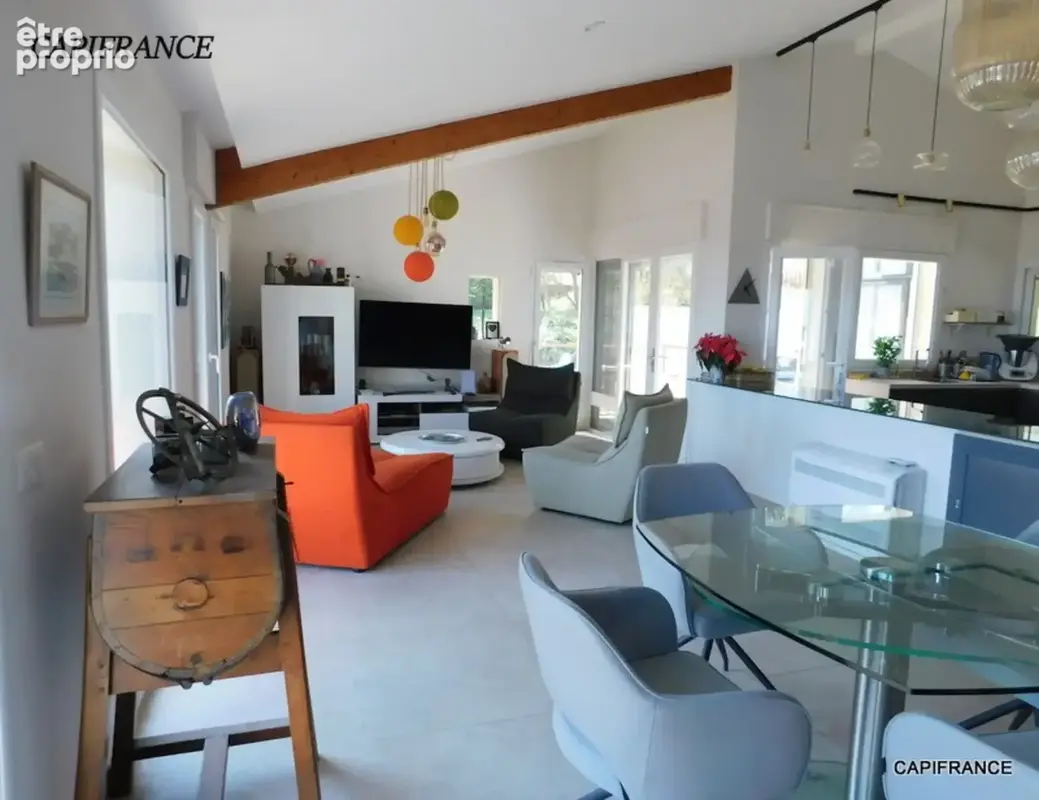 HYERES (83) Maison individuelle vue mer avec terrasse sur 5 000 m² de terrain/double garage - photo 8