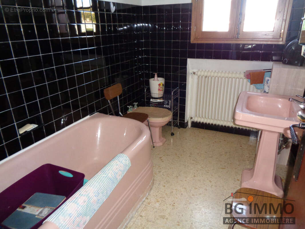 Villa F6/7 sur 1554 m2 de terrain avec garage et piscine - photo 11
