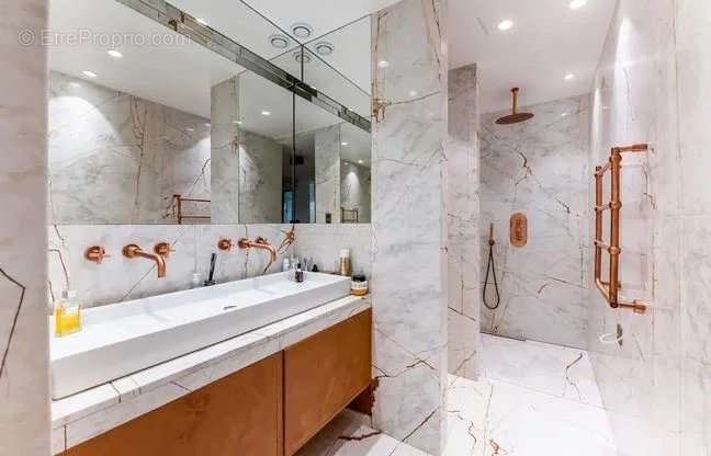 Appartement à PARIS-9E