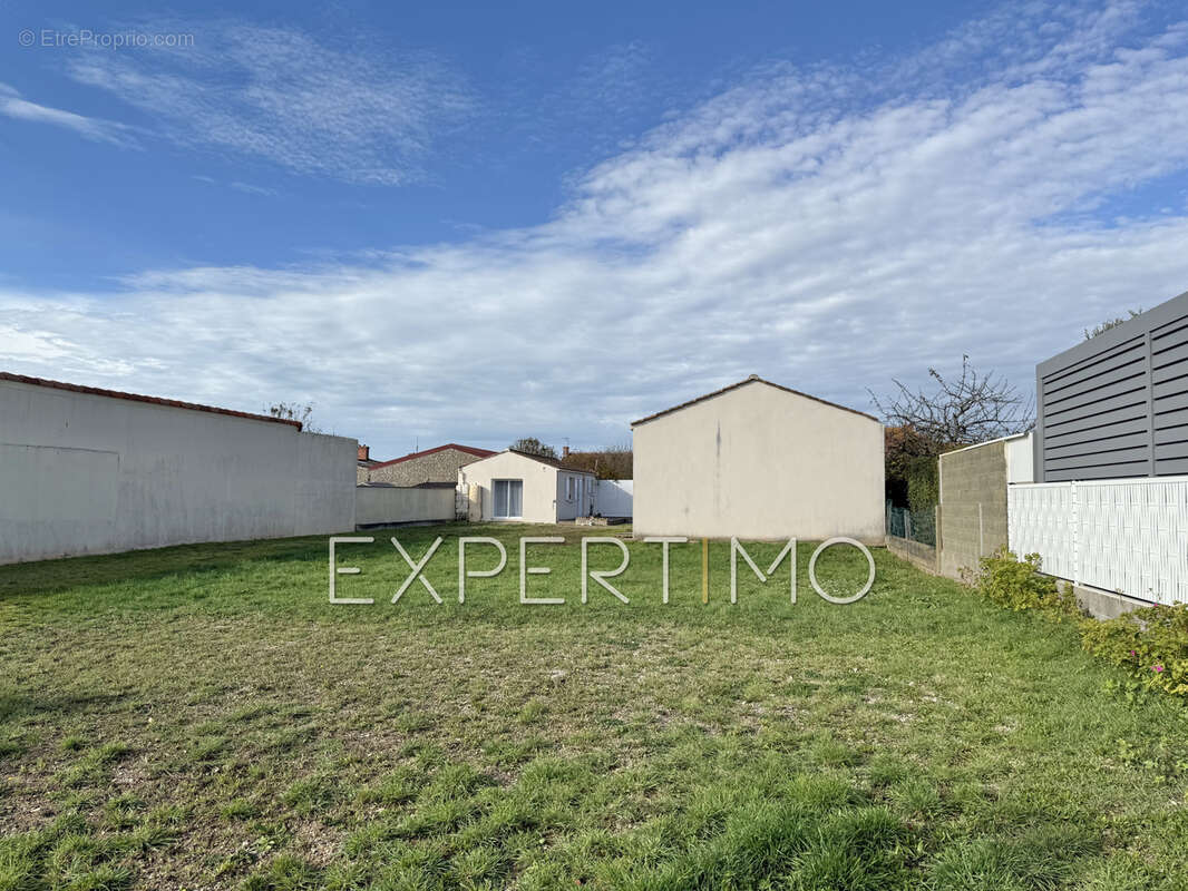 Terrain à LONGEVILLE-SUR-MER