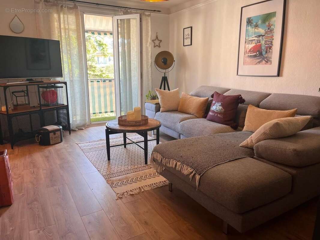 Appartement à VALLAURIS