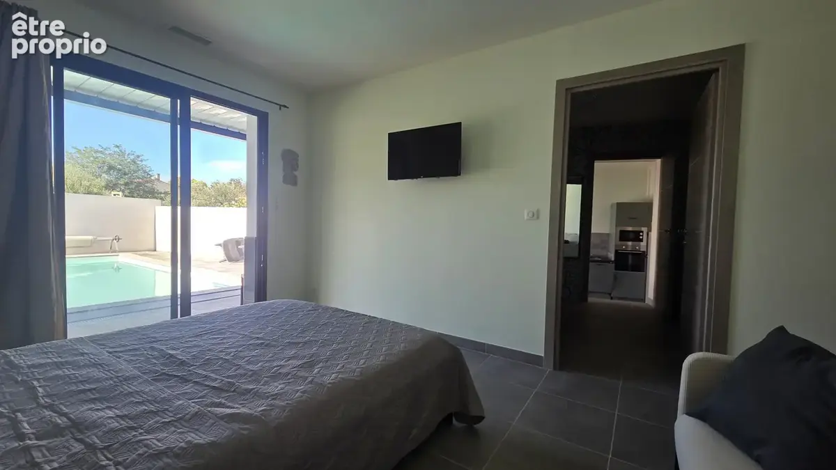 A vendre - cers - villa plain-pied de 172 m2 de type 5 sur 700 m2 de terrain avec piscine et garage - photo 12