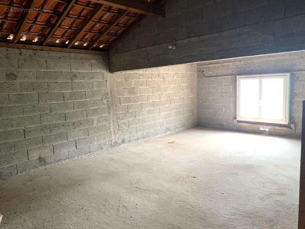 Maison à SAINT-MACAIRE-EN-MAUGES