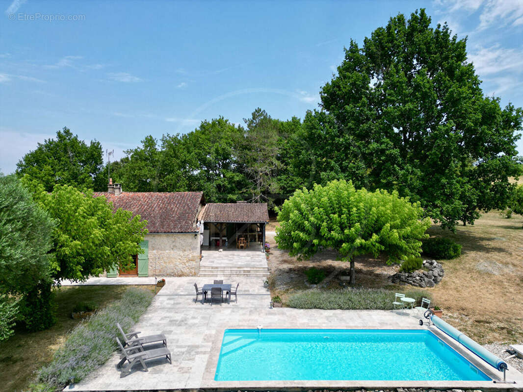 Propriété en pierre offrant une vue imprenable - photo 15