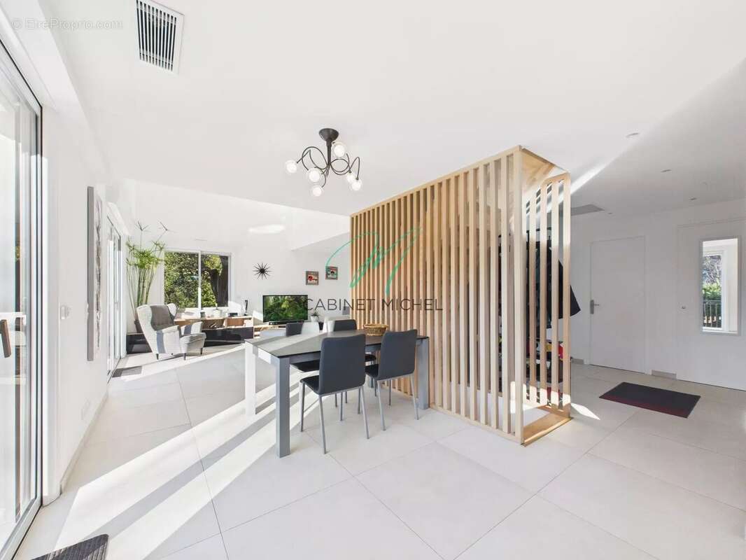 Maison à CHATEAUNEUF-GRASSE