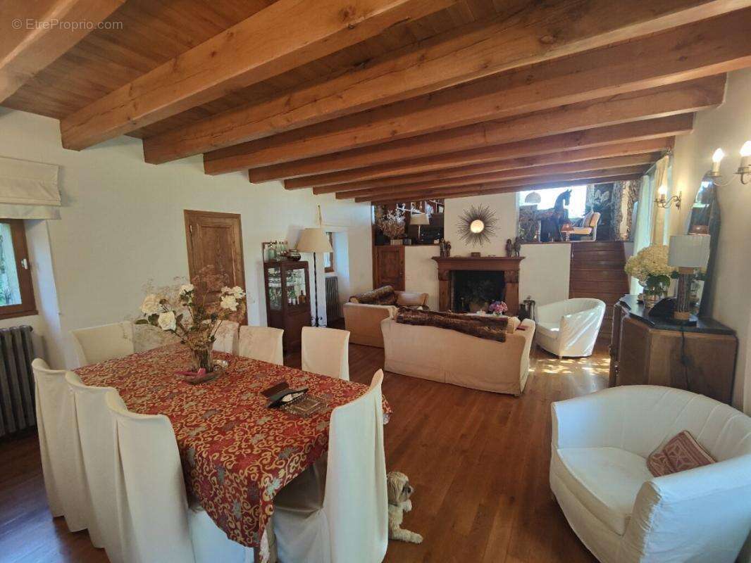 Maison à PRADINAS