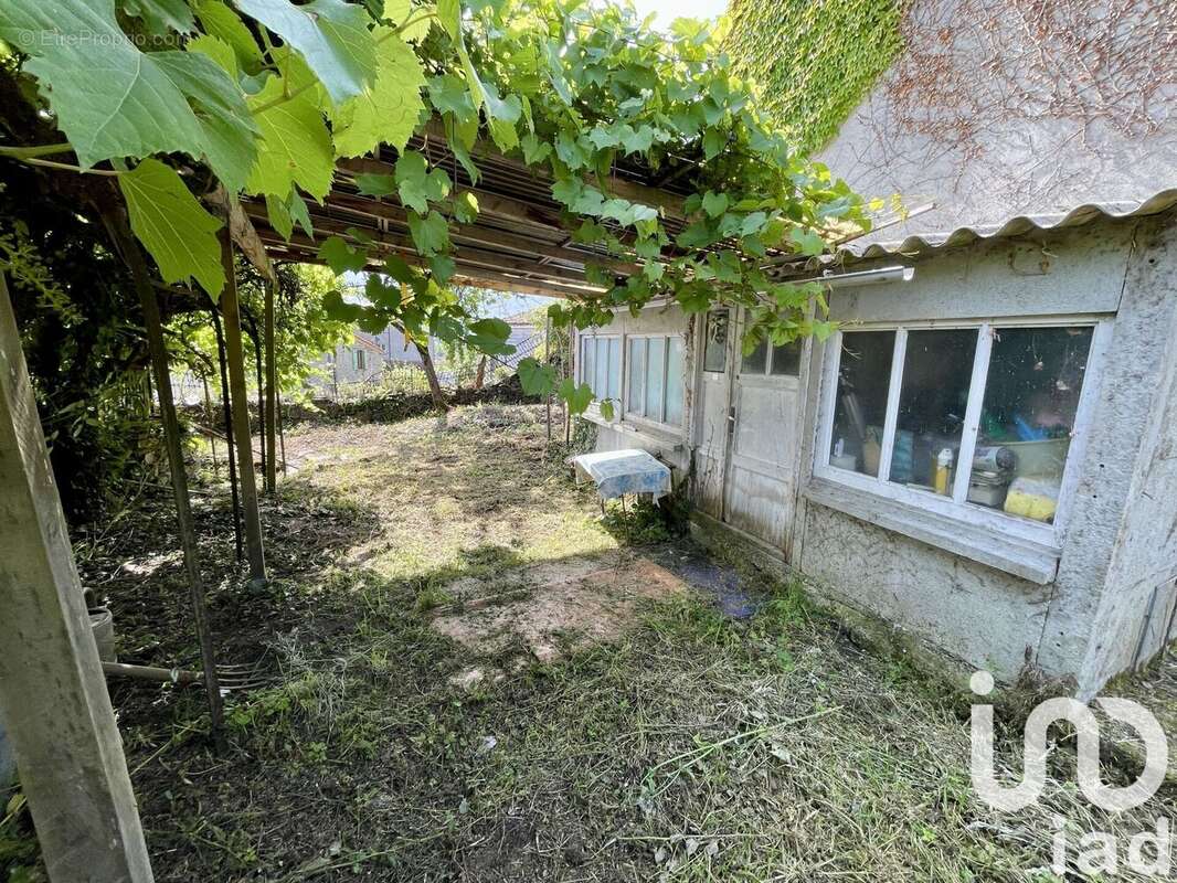 Terrain 245 m² à Salechan  - photo 3