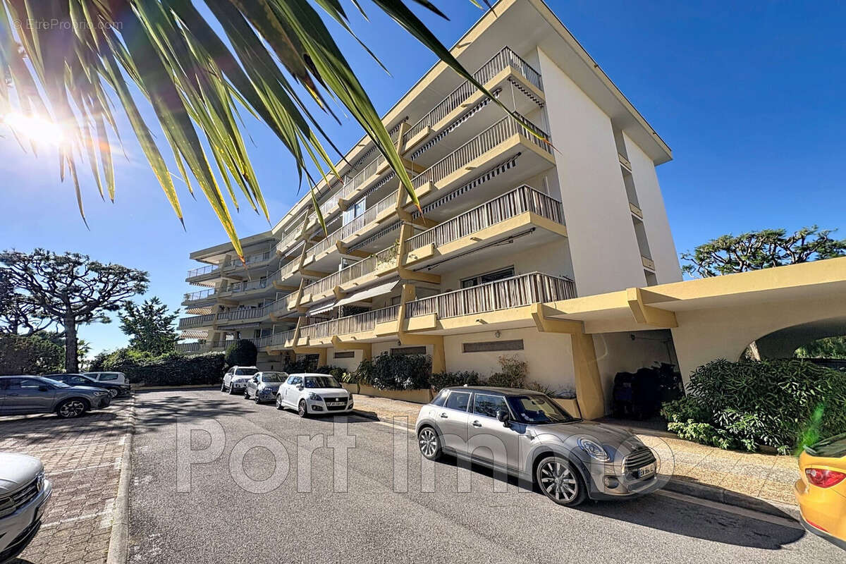 Appartement à SAINT-LAURENT-DU-VAR