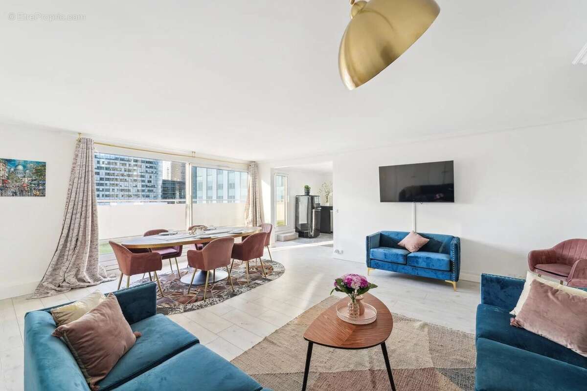 Appartement à COURBEVOIE