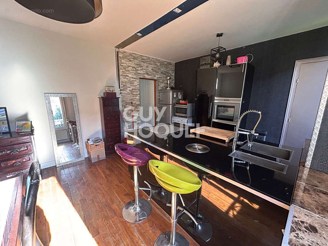 Appartement à LES PAVILLONS-SOUS-BOIS