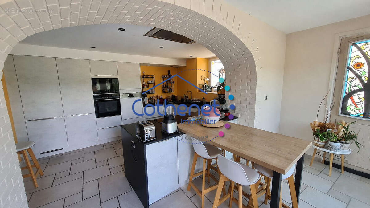 Maison 272 m² à Belmont-De-La-Loire  - photo 4