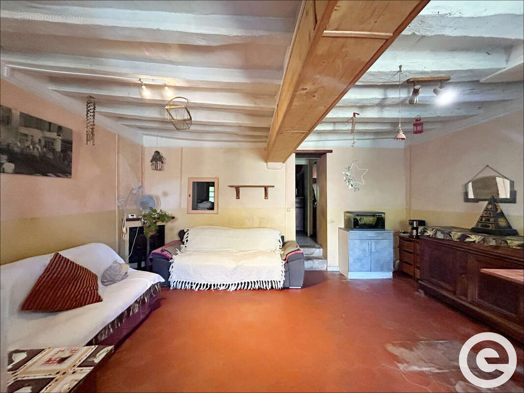 Maison 2 pièces 49.56 m2   Grange et dépendance et fort pententiel d'évolution    Terrain 389 m2   VILLEMANOCH - photo 3