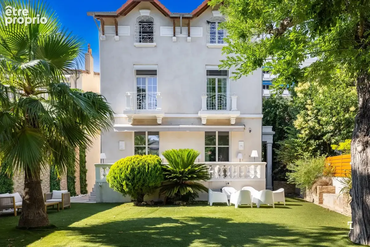 L’INSOUPÇONNÉE - Maison T7 de 325m2 - Jardin - 13008  Carré d'or - photo 1
