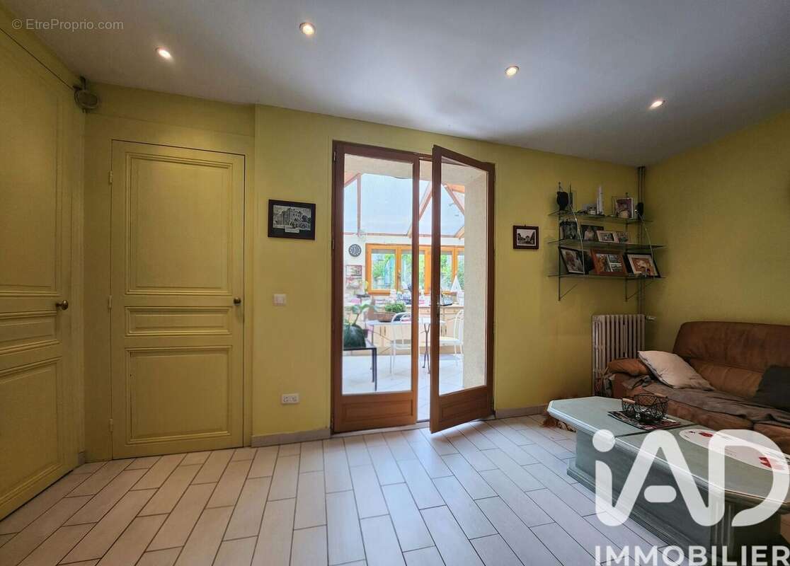 Maison 100 m² à Saint-Arnoult-En-Yvelines  - photo 3