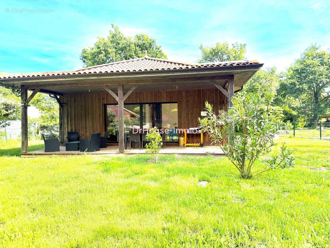 Maison à HOURTIN