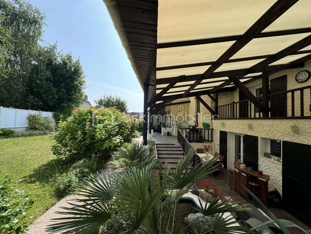 Maison à OZOUER-LE-VOULGIS