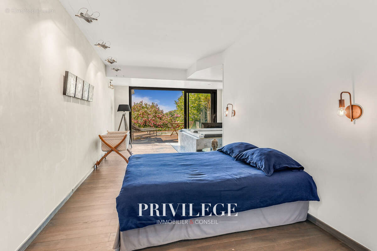 Golfe-Juan — Appartement de 120 m2 avec terrasse plein sud de 65 m2 - photo 15