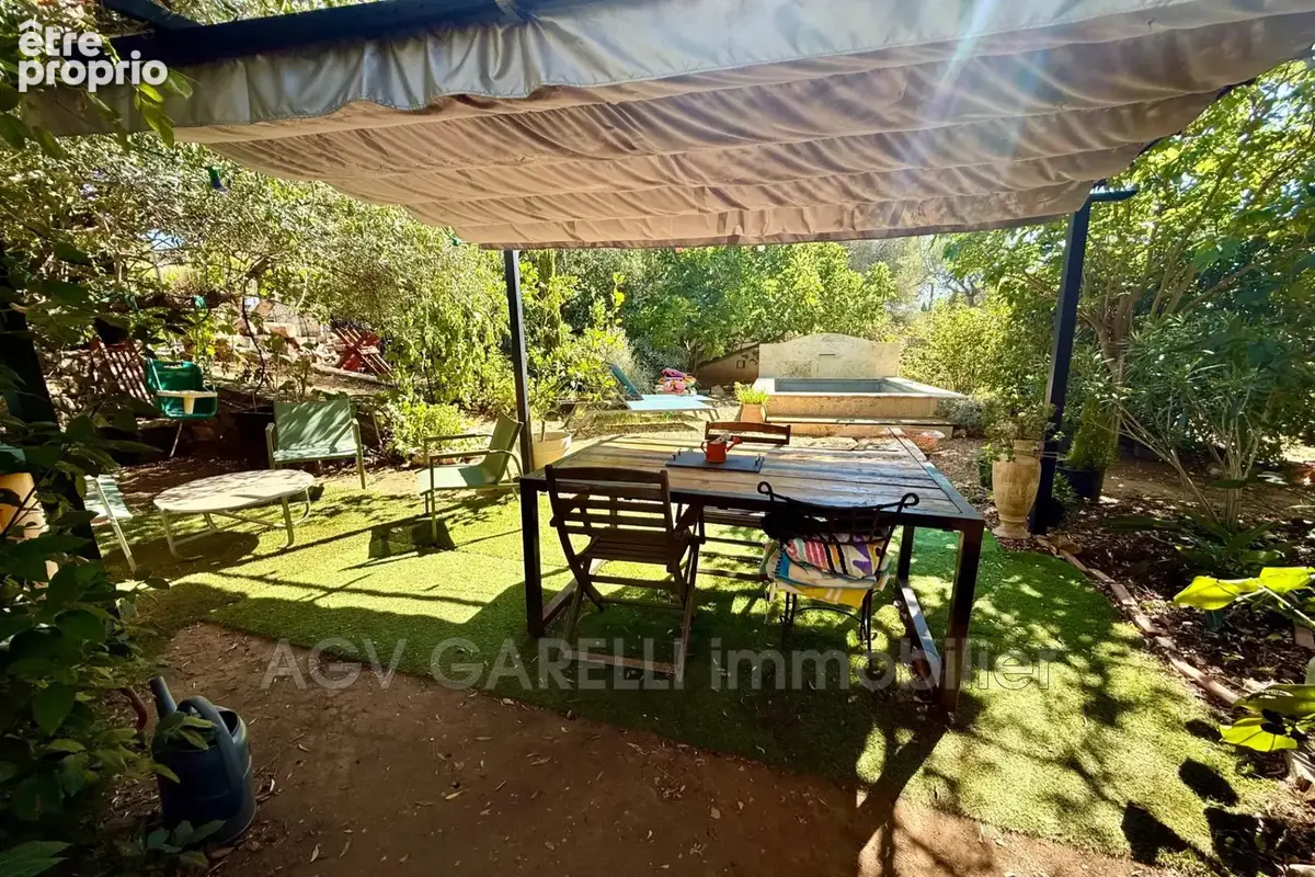 Maison 110 m² à Le Revest-Les-Eaux  - photo 2