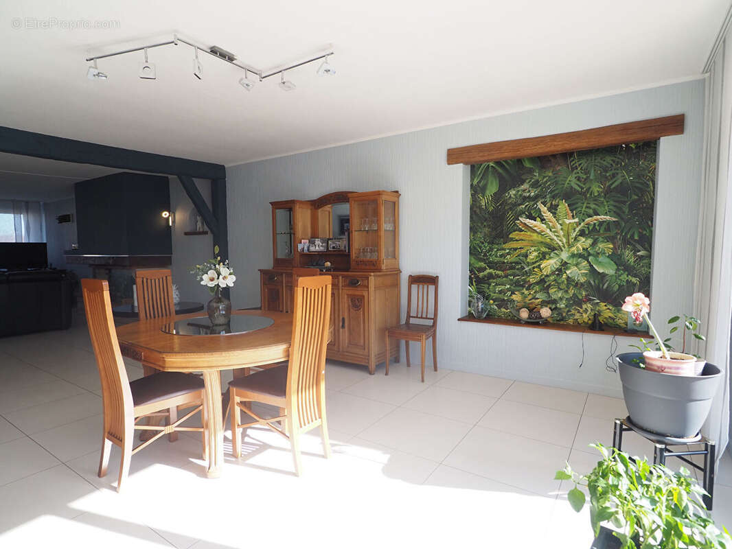 Maison à NOMEXY