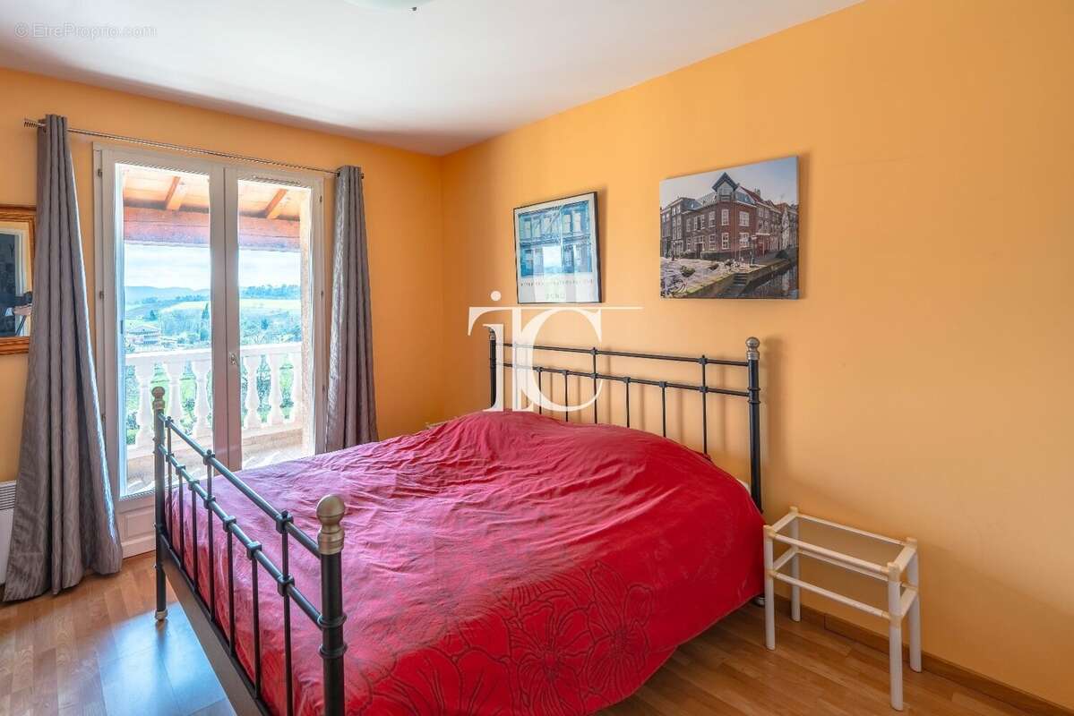 Maison à SAINT-JULIEN-DE-CASSAGNAS