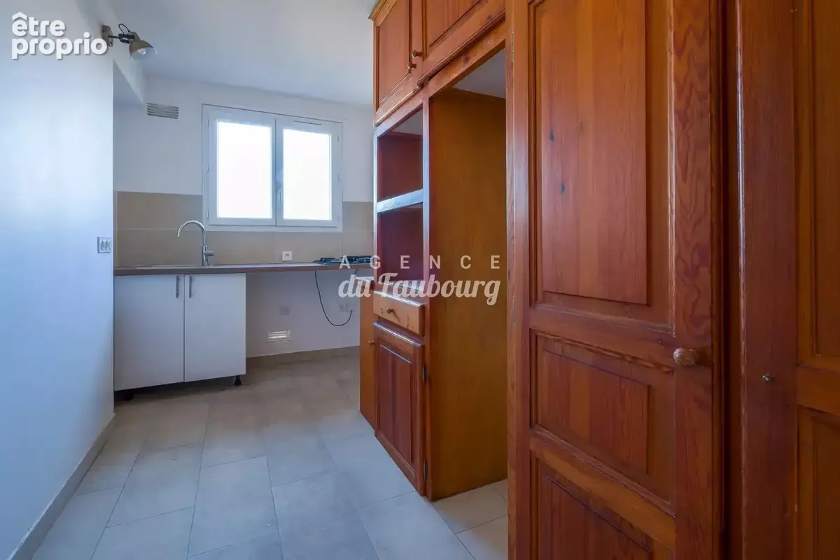 Appartement 3 pièces - 11ème étage avec asc. - vue Tour Eiffel - photo 13