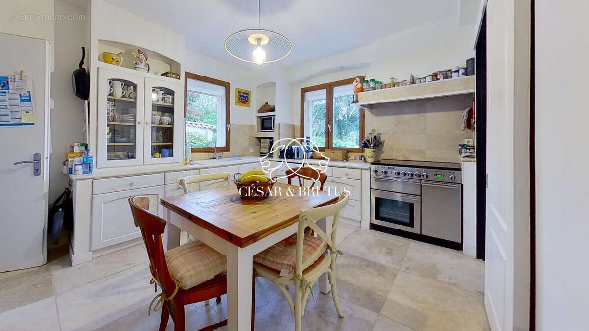 Maison 230 m² à Reyrieux  - photo 7