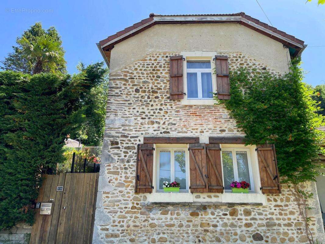 Maison à MAZERES-LEZONS